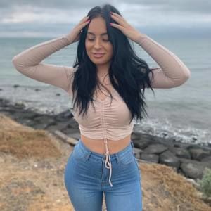 Meet your Posher, Stefania